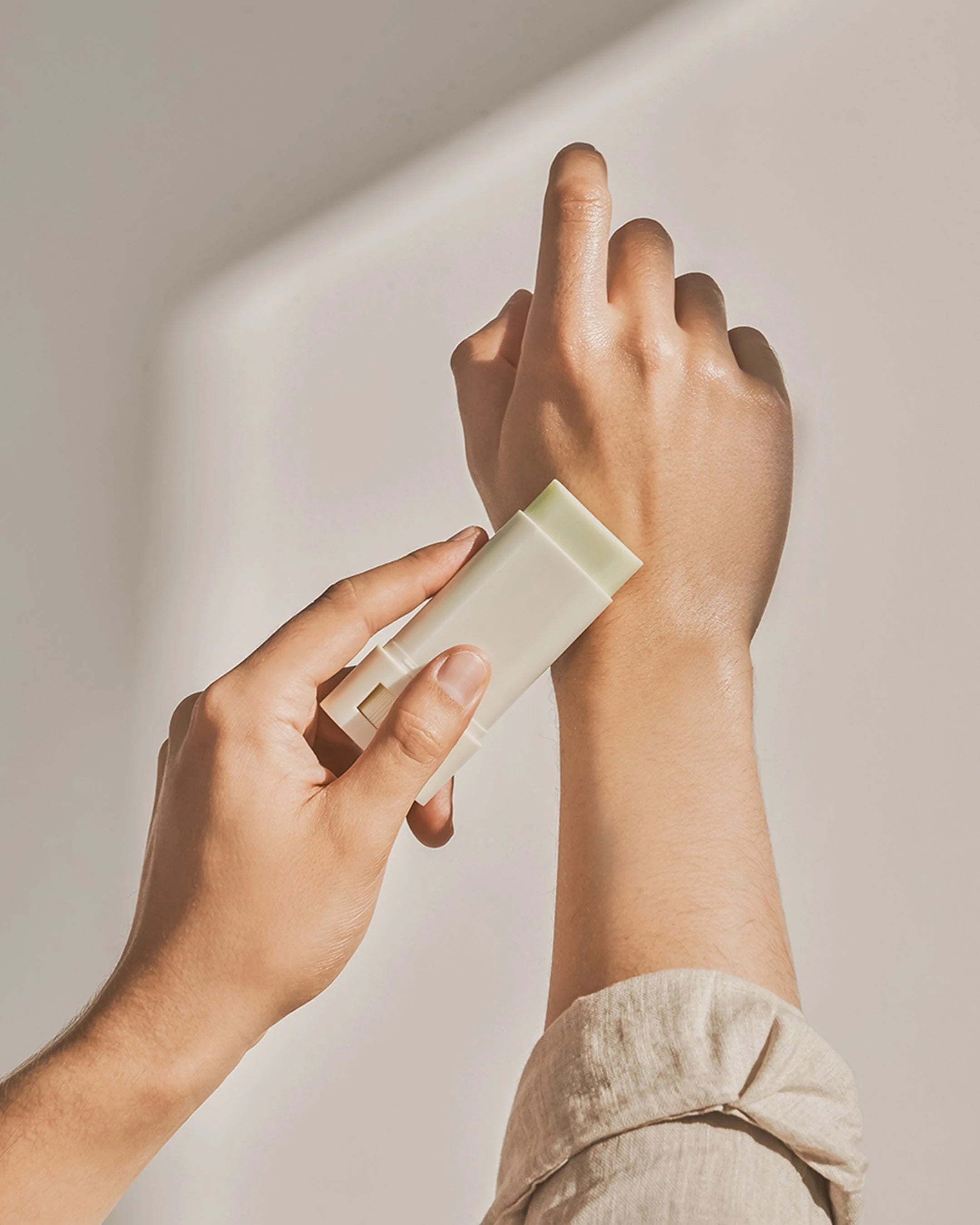 Matte Sun Stick Mugwort + Camelia (Protector solar en barra efecto mate)